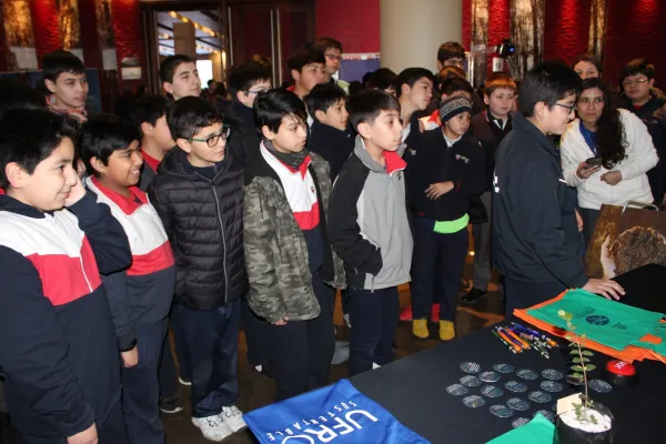 VISITA A XII FERIA DE INVESTIGACIONES DE LA UNIVERSIDAD DE LA FRONTERA ¡VIVA LA CIENCIA!