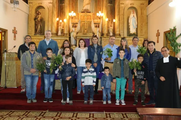 Celebración del Domingo de Ramos. (en el Colegio de La Salle de Temuco)